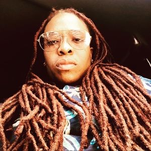 Meet your Posher, Ife